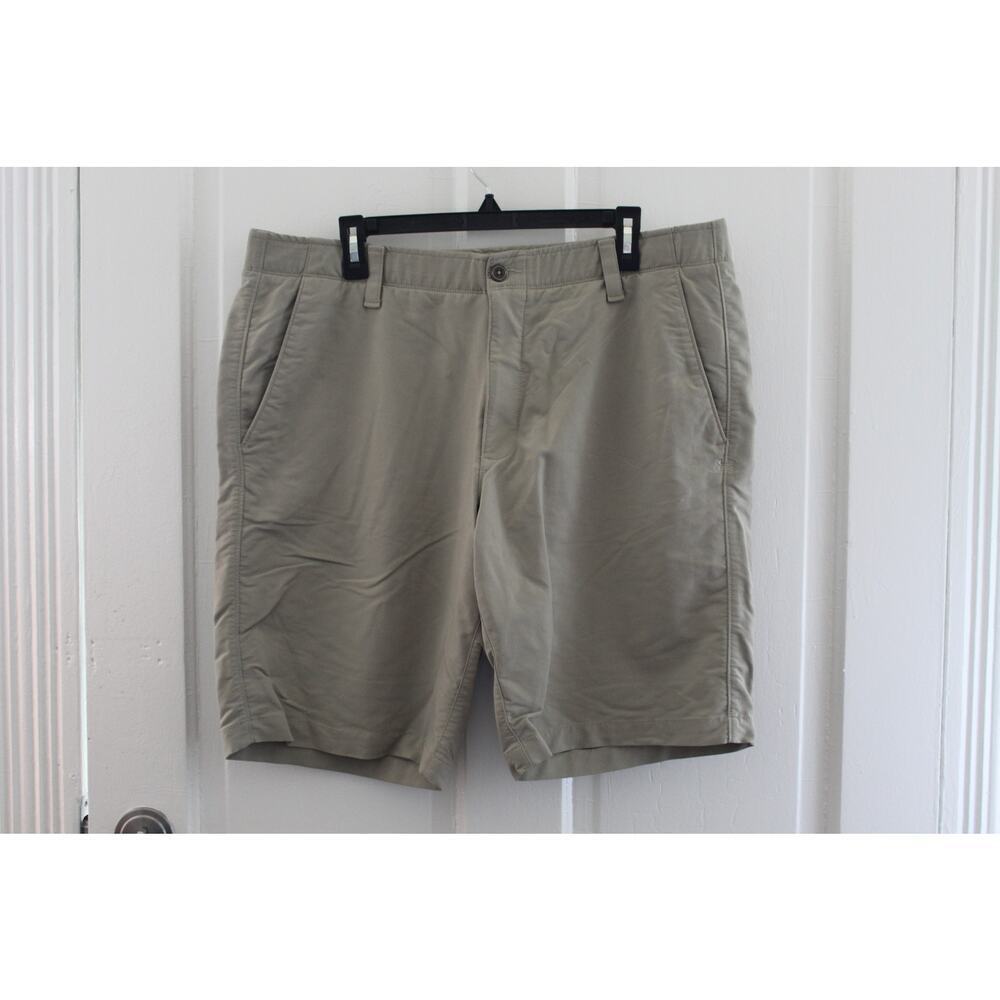 Men's Under Armour Golf Shorts Khaki 01 High Performance  Farbic Stretch Waist